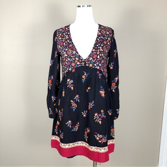 Sezane Dresses & Skirts - Sezane Daphna navy blue floral mini dress
